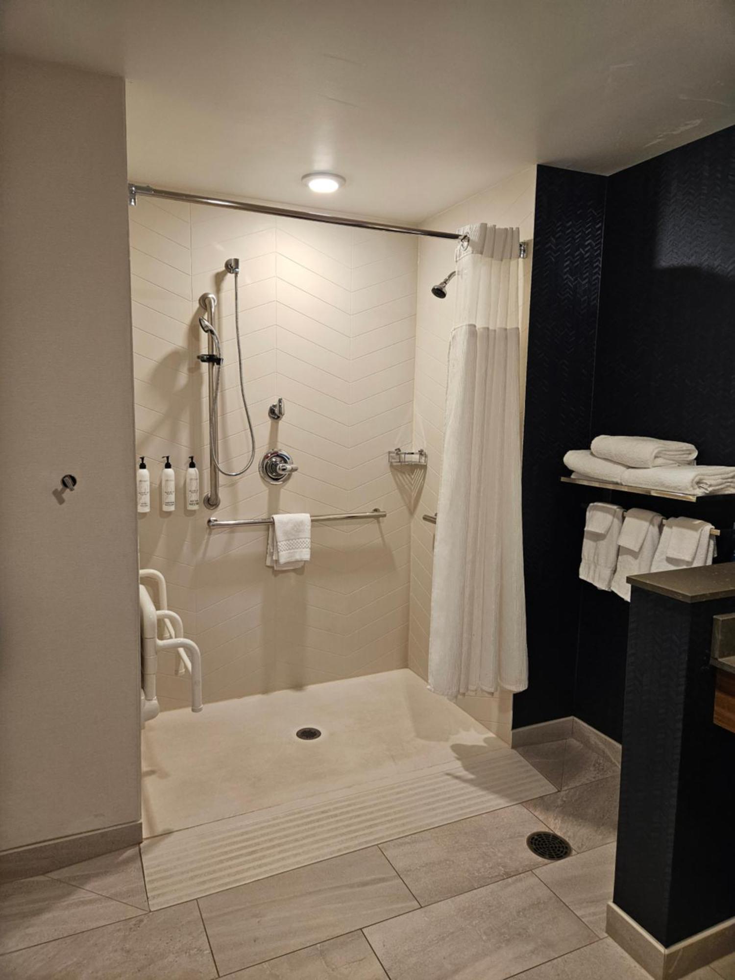 Fairfield Inn & Suites By Marriott Duluth Waterfront Екстериор снимка